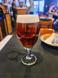 Amber Pause in a Barcelona Pulse