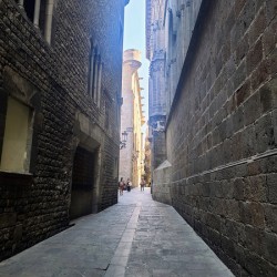 Streets of Barcelona: The Path of Quiet Stories